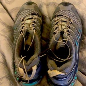 Women’s hiking shoes